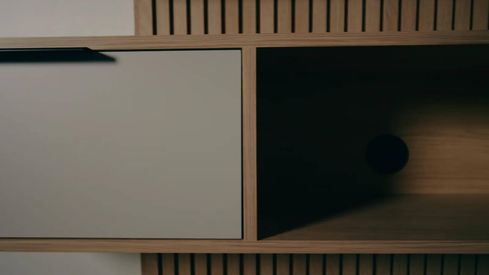 Mueble terminado en madera clara